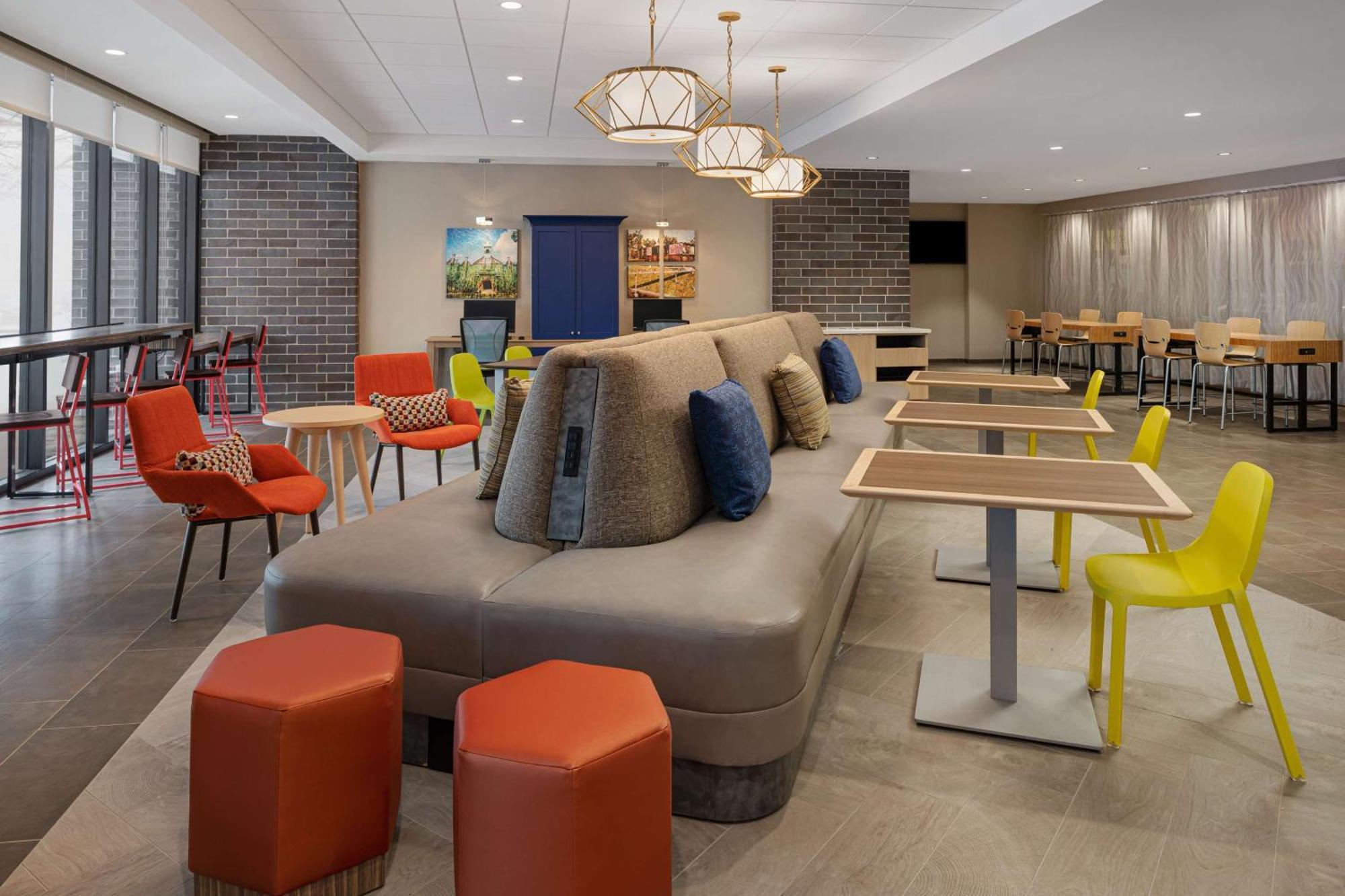 Home2 Suites By Hilton Des Moines At Drake University Zewnętrze zdjęcie