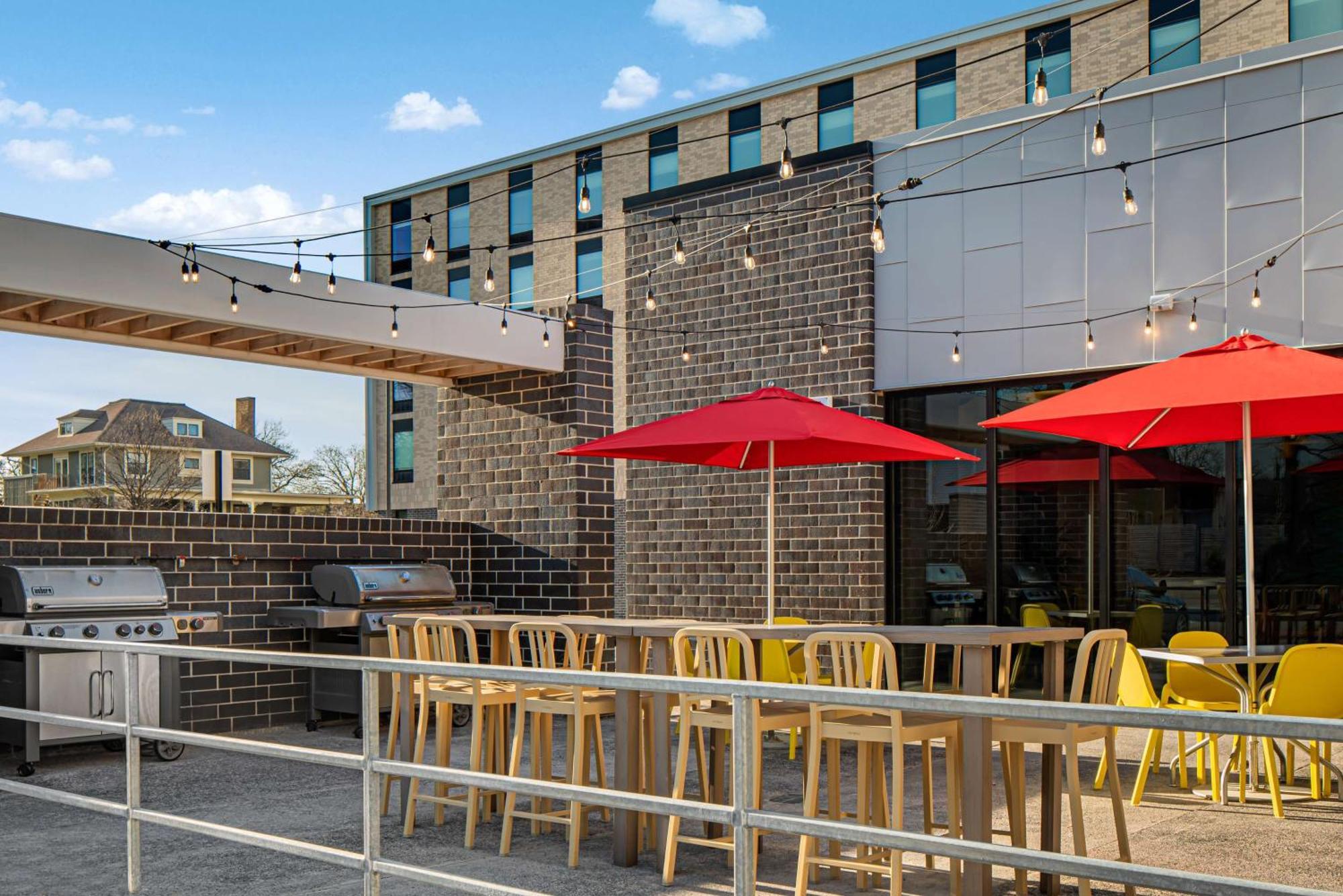 Home2 Suites By Hilton Des Moines At Drake University Zewnętrze zdjęcie